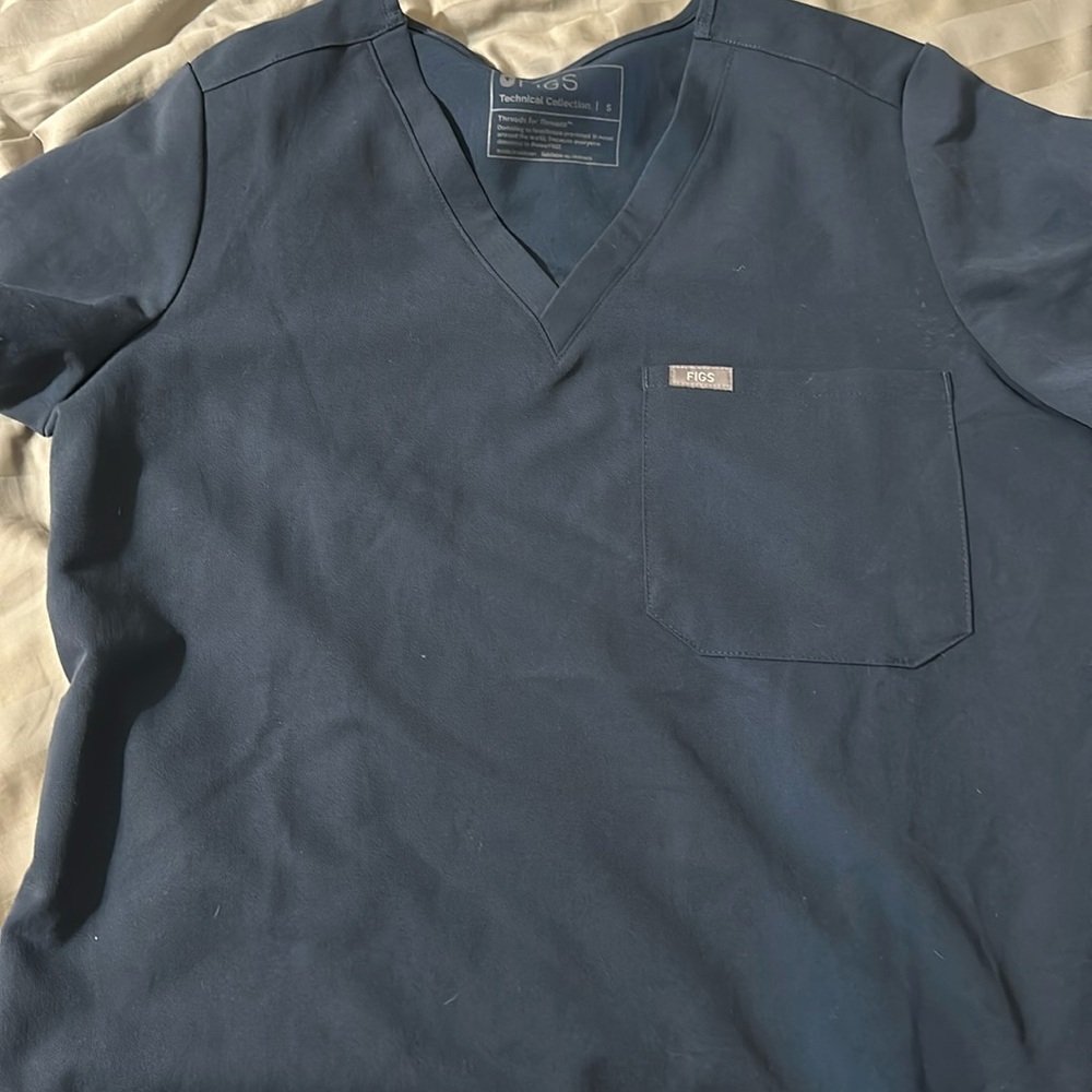 Figs scrub top